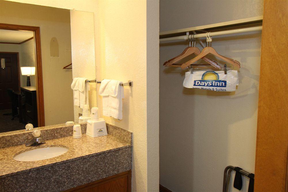 Days Inn Kansas City-Worlds Of Fun Εξωτερικό φωτογραφία