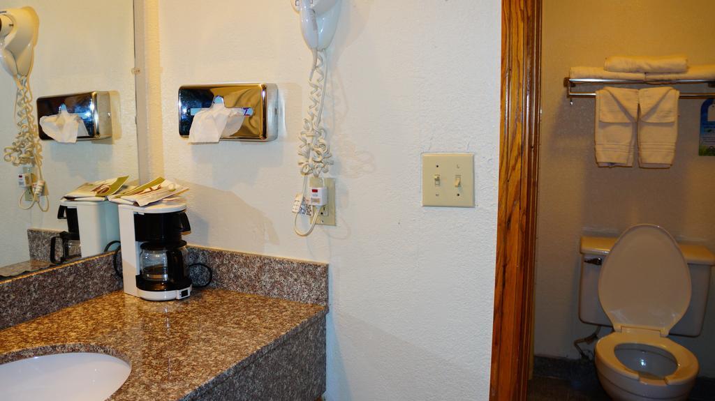 Days Inn Kansas City-Worlds Of Fun Δωμάτιο φωτογραφία