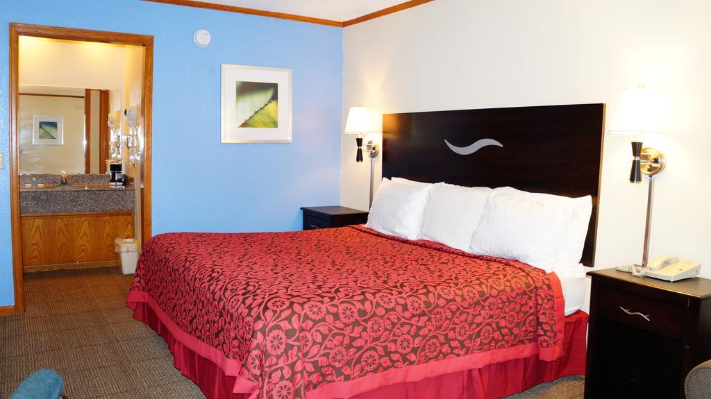 Days Inn Kansas City-Worlds Of Fun Δωμάτιο φωτογραφία