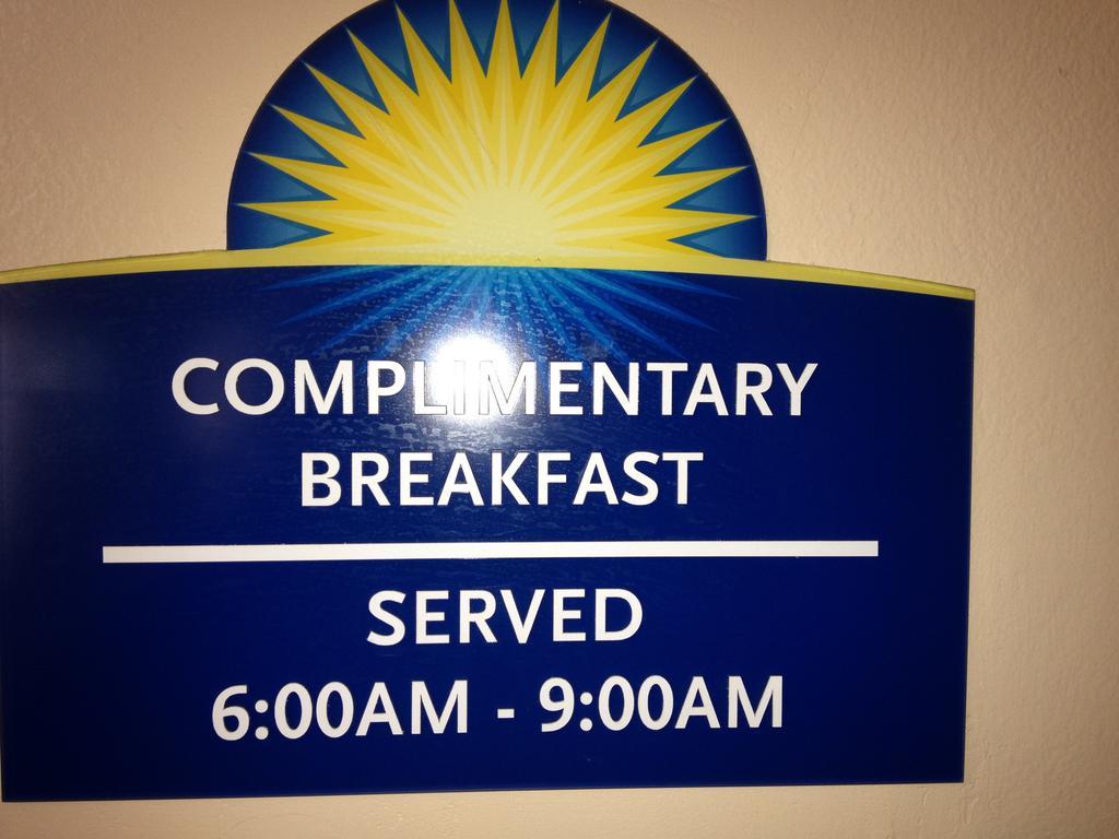 Days Inn Kansas City-Worlds Of Fun Εξωτερικό φωτογραφία