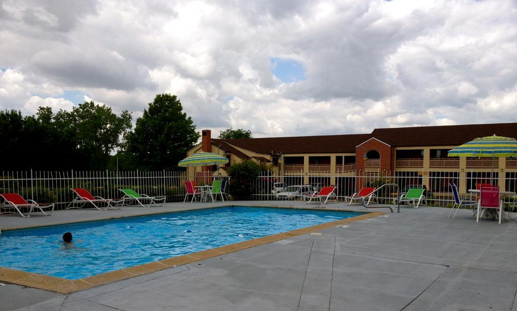 Days Inn Kansas City-Worlds Of Fun Εξωτερικό φωτογραφία