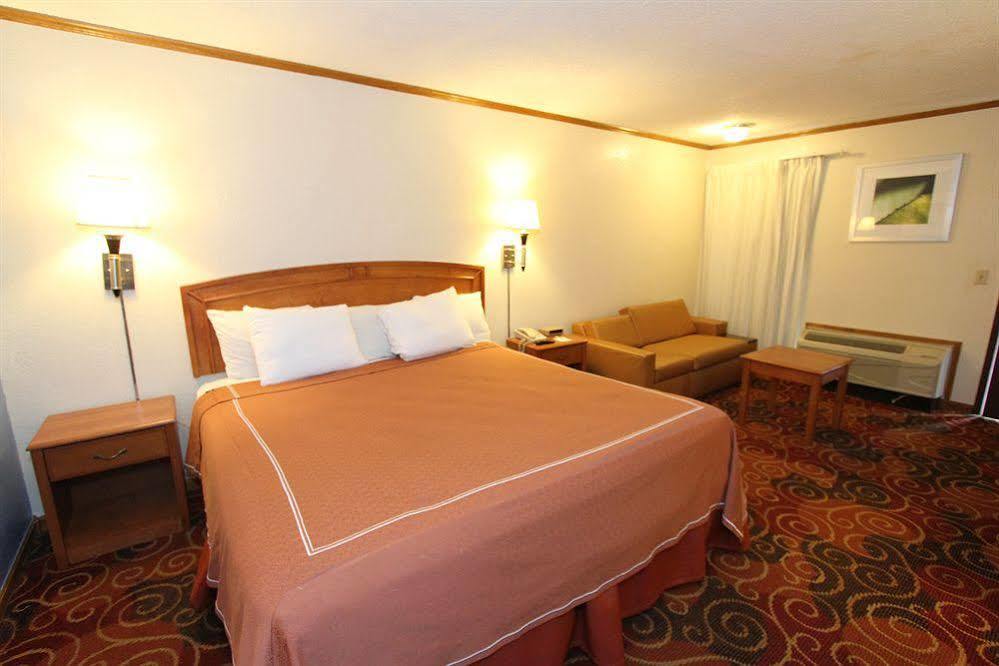 Days Inn Kansas City-Worlds Of Fun Εξωτερικό φωτογραφία